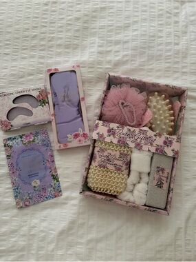 Floral Bath & Beauty Gift Set with Lavender Satin Eye Mask